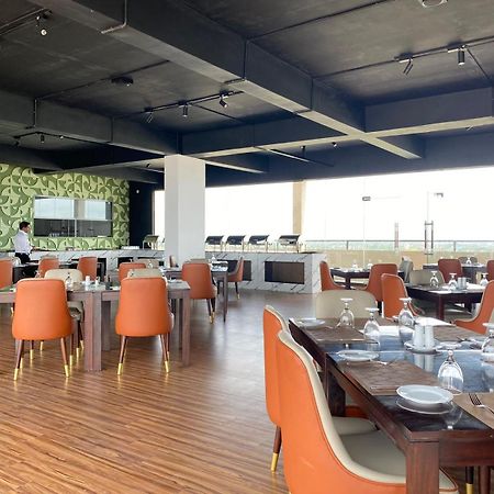Ocean Breeze - Udaya Luxury Apartments Negombo Kültér fotó