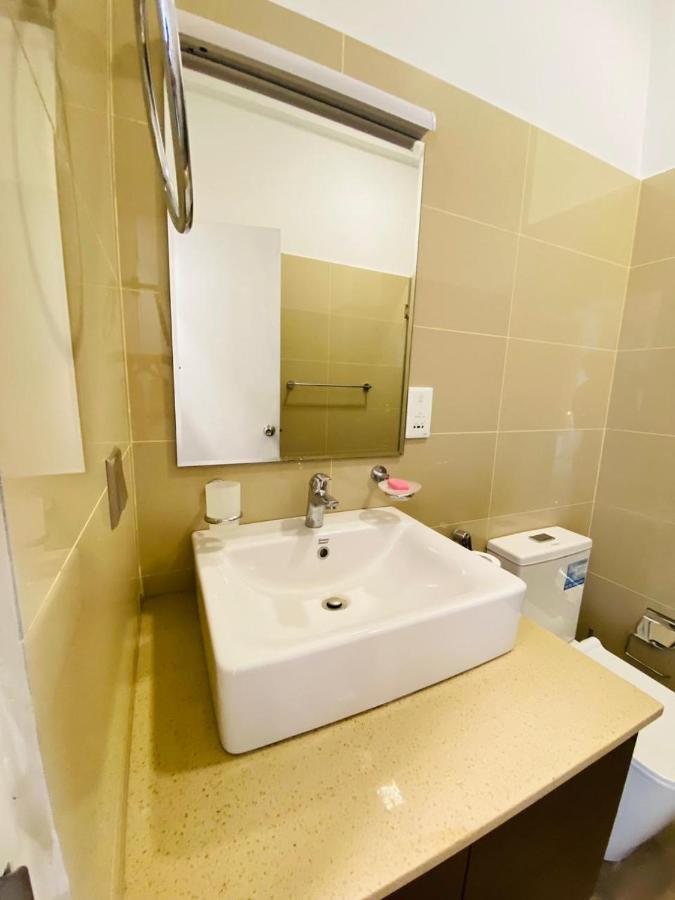 Ocean Breeze - Udaya Luxury Apartments Negombo Kültér fotó