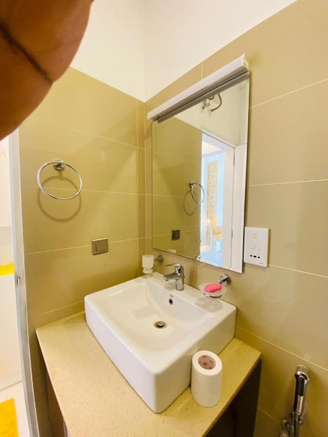Ocean Breeze - Udaya Luxury Apartments Negombo Kültér fotó